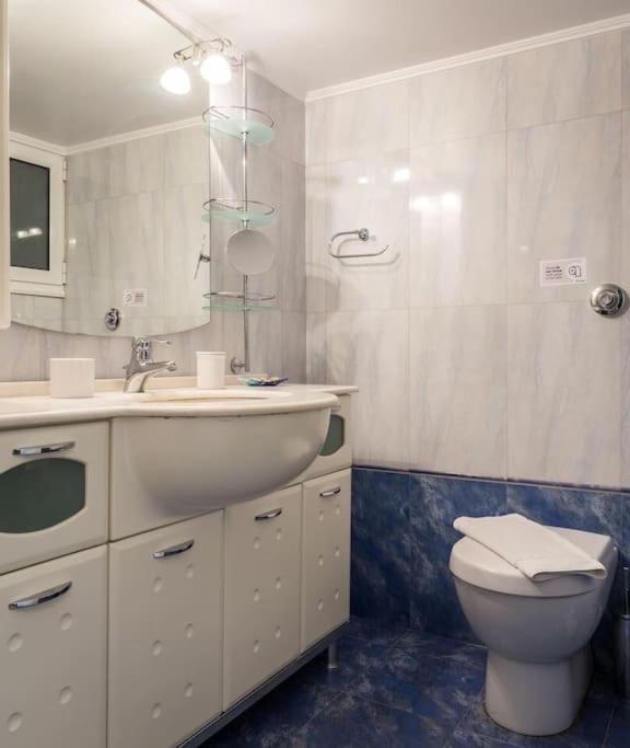 A Unique Apartment In The Historical Center-3Bds 雅典 外观 照片